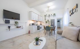 Modern Apartment 200M From Acropolis 100Mbps Netflix